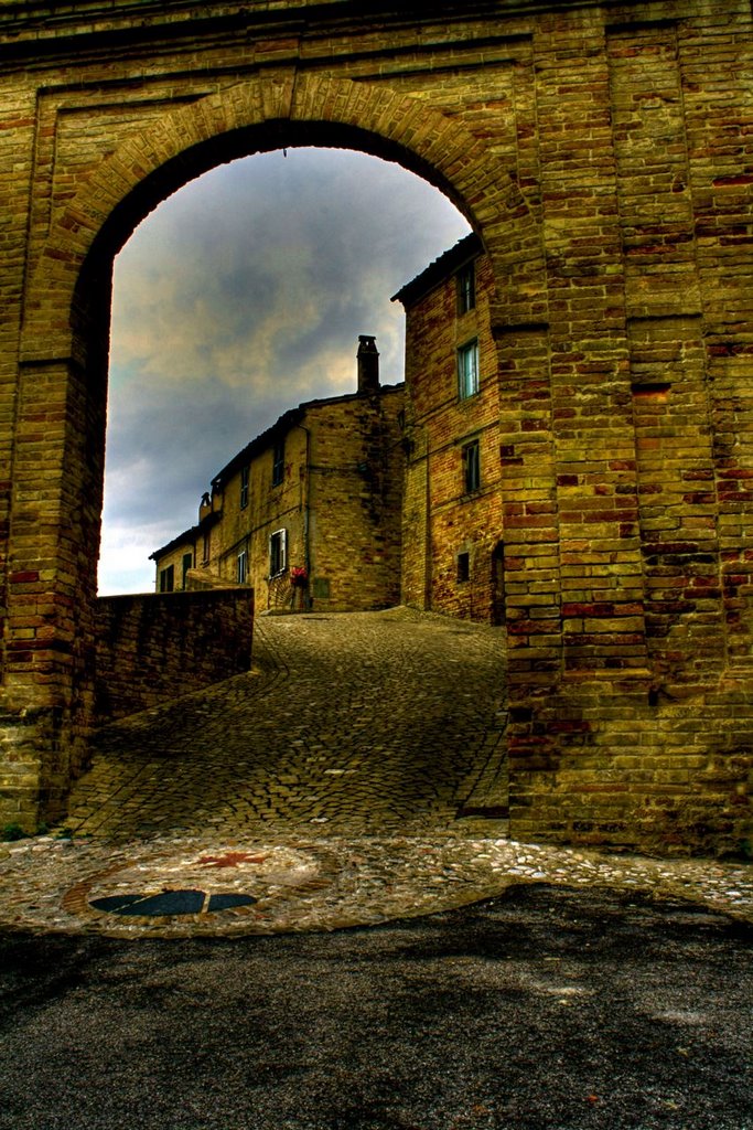 Petritoli, Burg entrance by tukki