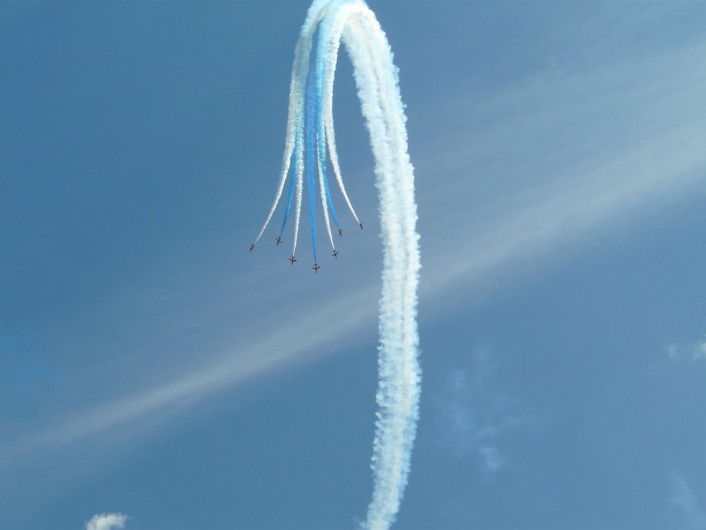 Red Arrows Cosford Air Show 2009 by Stephen Mills