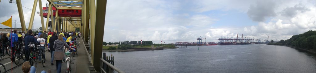 Car-free Sunday in Hamburg, Kattwykbrücke by florenz