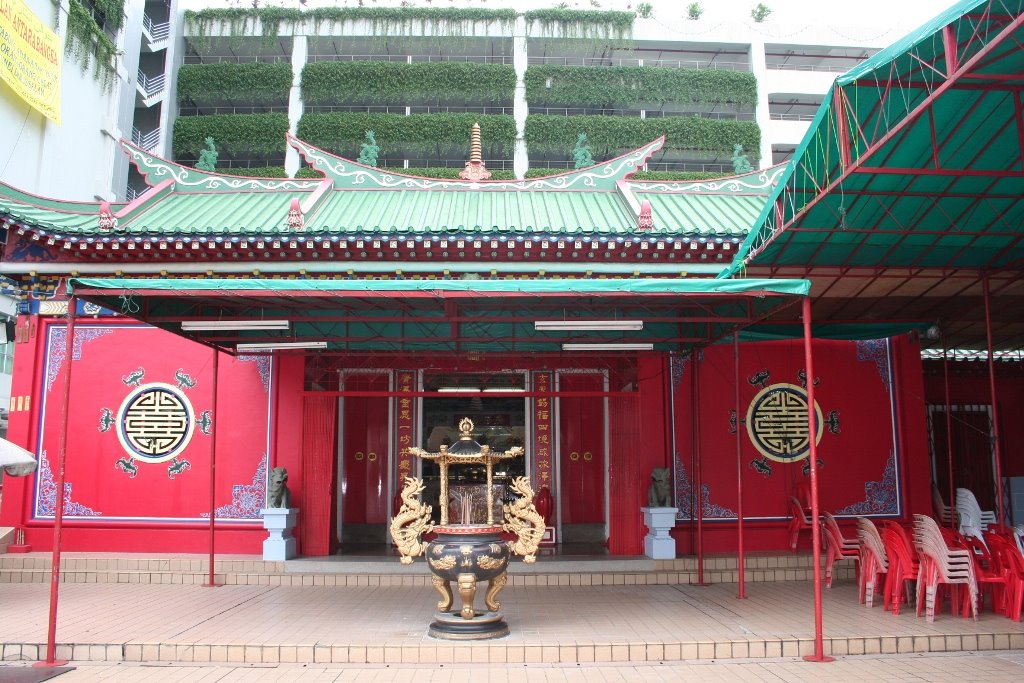 Brunei Oldest Chinese Temple by rckp