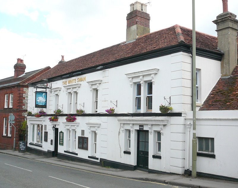 The White Swan in Winchester by fencer_js@yahoo.com