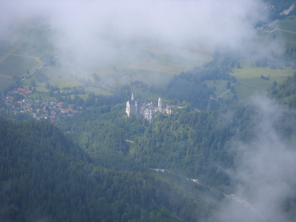 Schloss im Nebel by Selcuk Yürekli