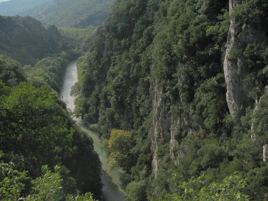 View of Acheron from "Tzavelaena's ladder" path - Θέα του Αχέρωντα από τη σκάλα Τζαβέλαινας by Phaethon