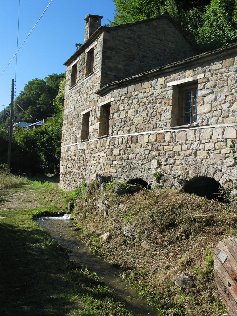 Watermill in Tristeno - Νερόμυλος στο Τρίστενο by Phaethon