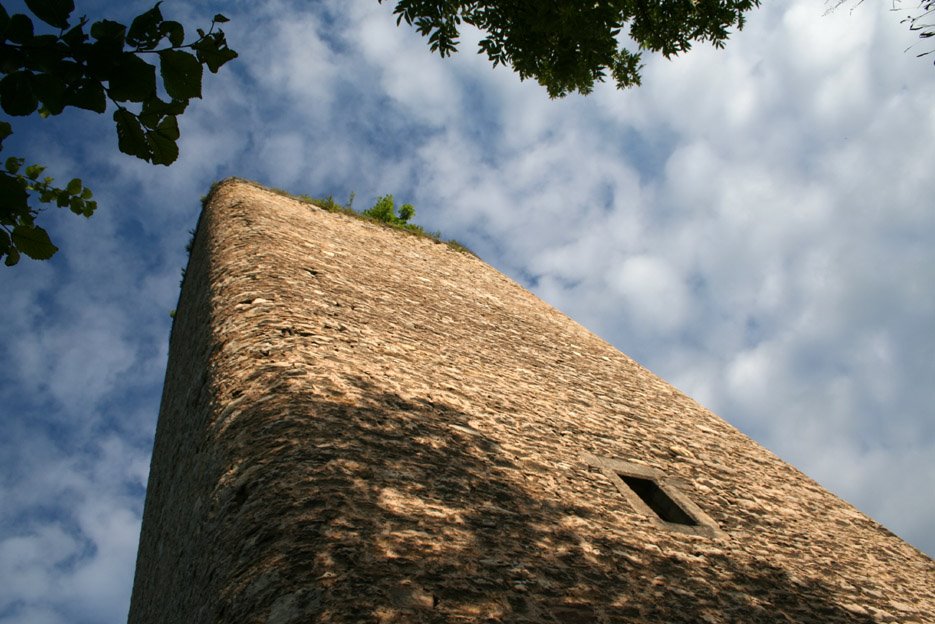 Ehrenstein Turm by mobyduck