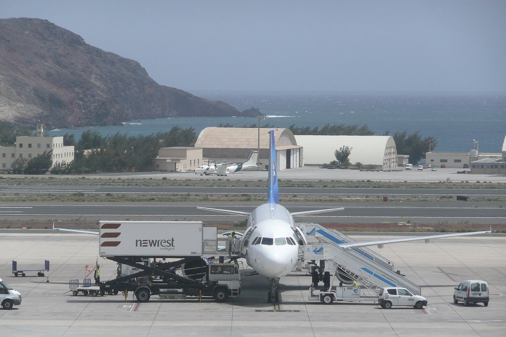 Airbus A320 Thomas Cook Scandinavia Aeropuerto de Gran Canaria by dagafle