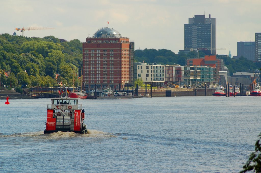 Bubendey-Ufer: Blick zum Augustinum by Werner Menken