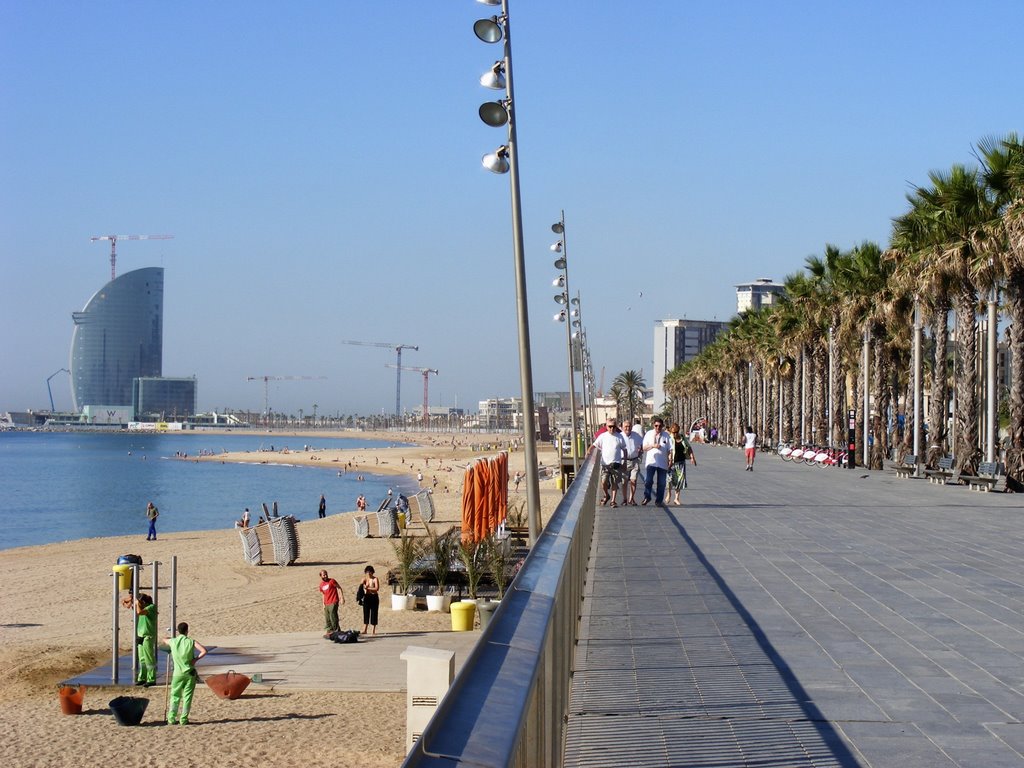 Paseo Maritimo y playas de la Barceloneta, Barcelona. by hilberg