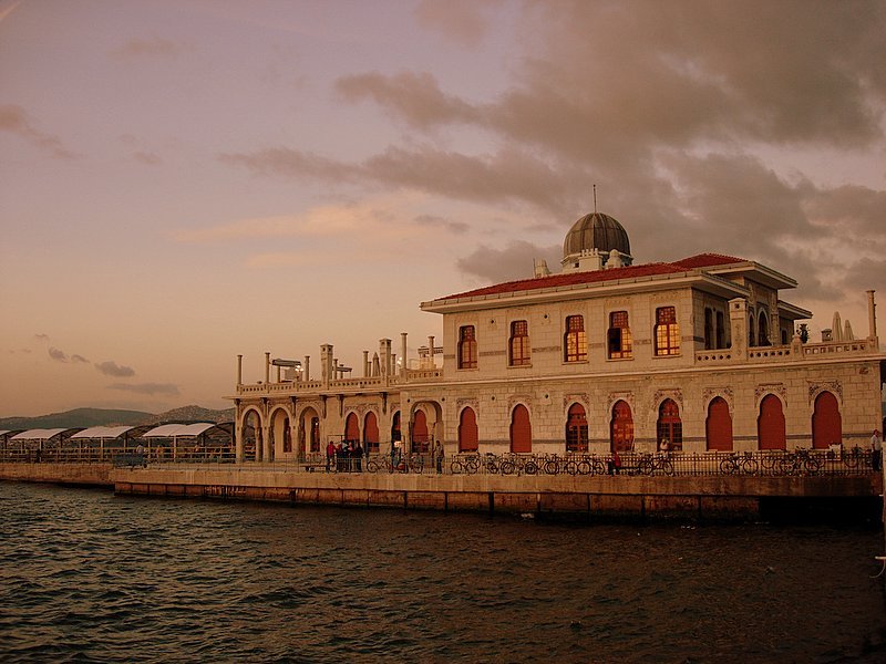 Büyükada İskelesi by drozkan52