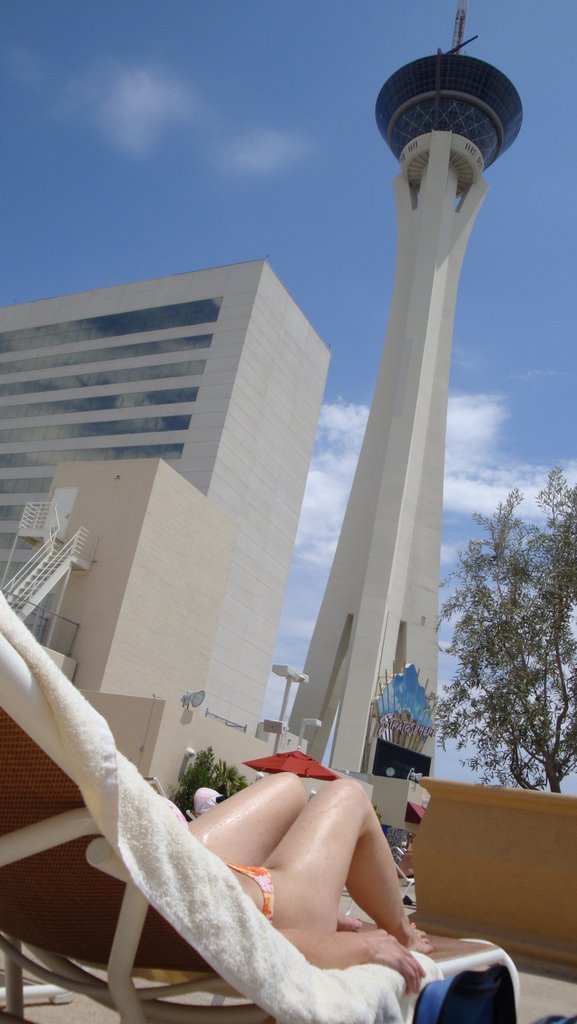 2009 Stratosphere: Tower vom Pool by mbemmen