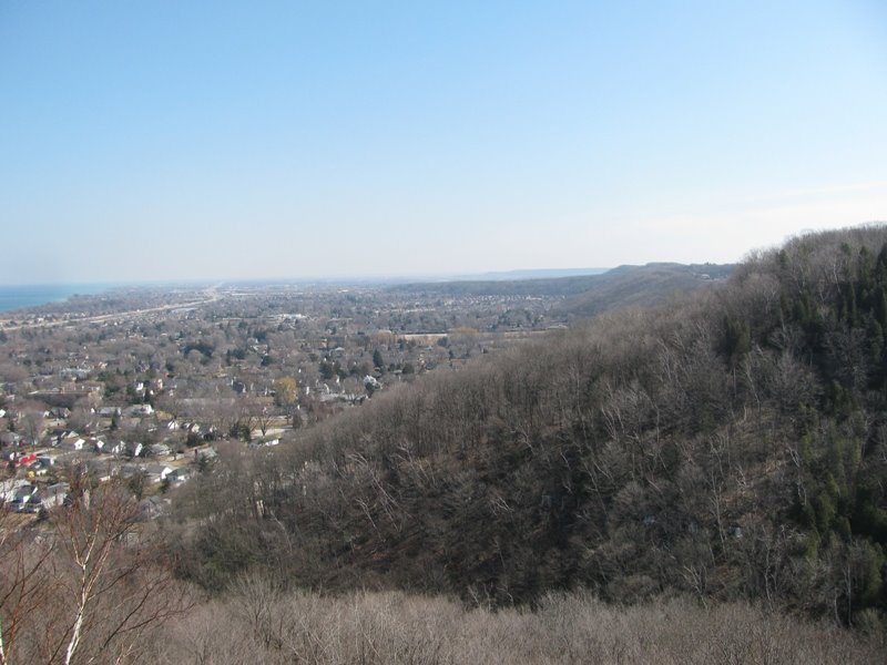 The escarpment - looking east by natureguy42