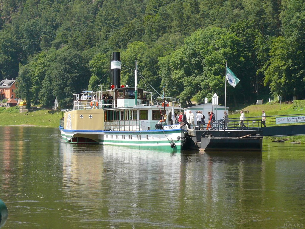 Raddampfer Meißen am Steg von Niederrathen by Robert elch