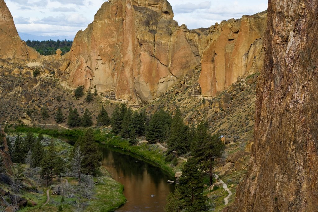 Crooked River at Smith Rocks State Park by kruben