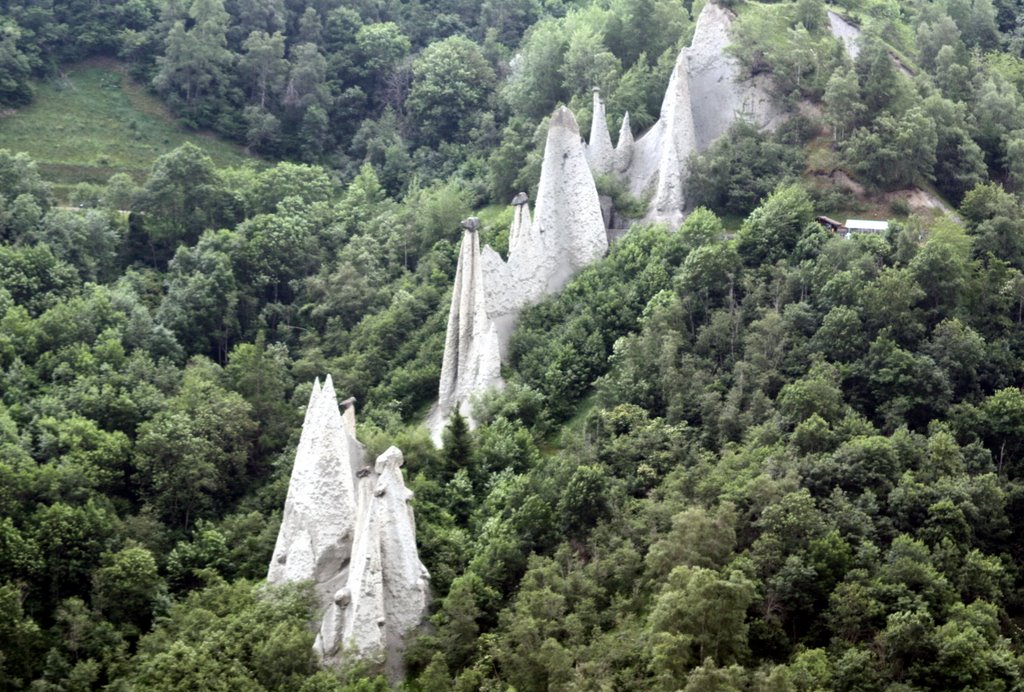 Eusigne - les pyramides, ou cheminées de fée by Charly-G. Arbellay