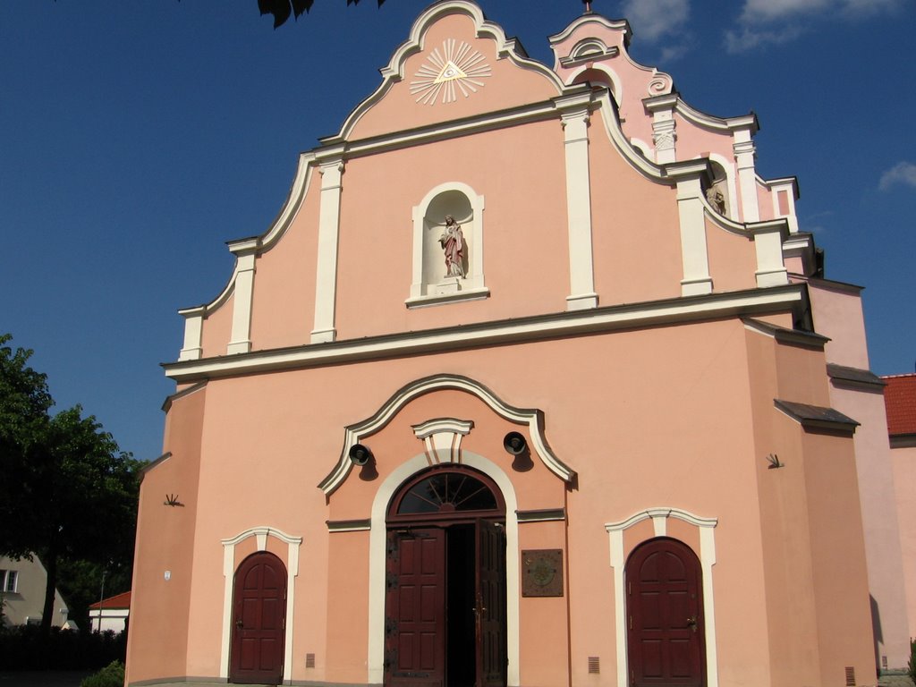 The church main entrance by Gilbert77