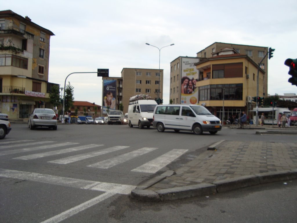 Tek kryqëzimi i Unazës me Rrugën e Dibrës, Qershor 2009 by Edo-9/11