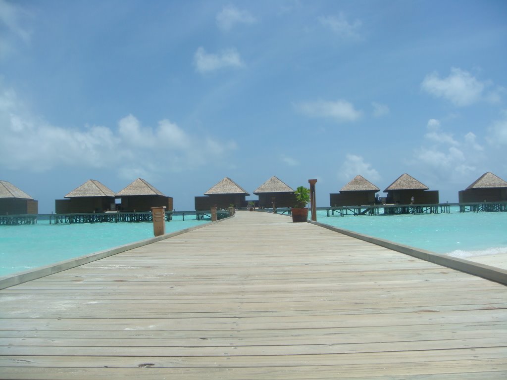 Veligandu, Deck to water villa, Maldives by EmrahGS