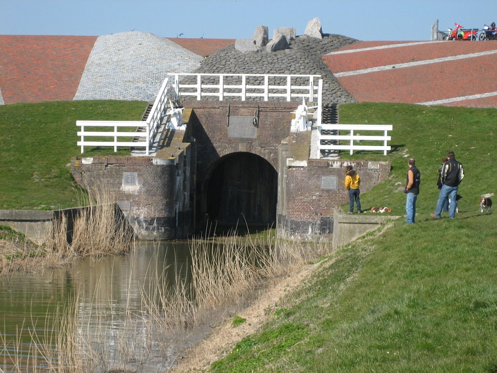 Noordpolderzijl by Klaas-Jan