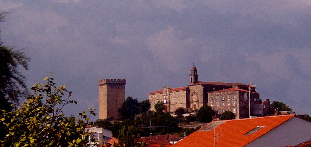 Castelo e mosteiro de Monforte de Lemos by o0_oscar_0o