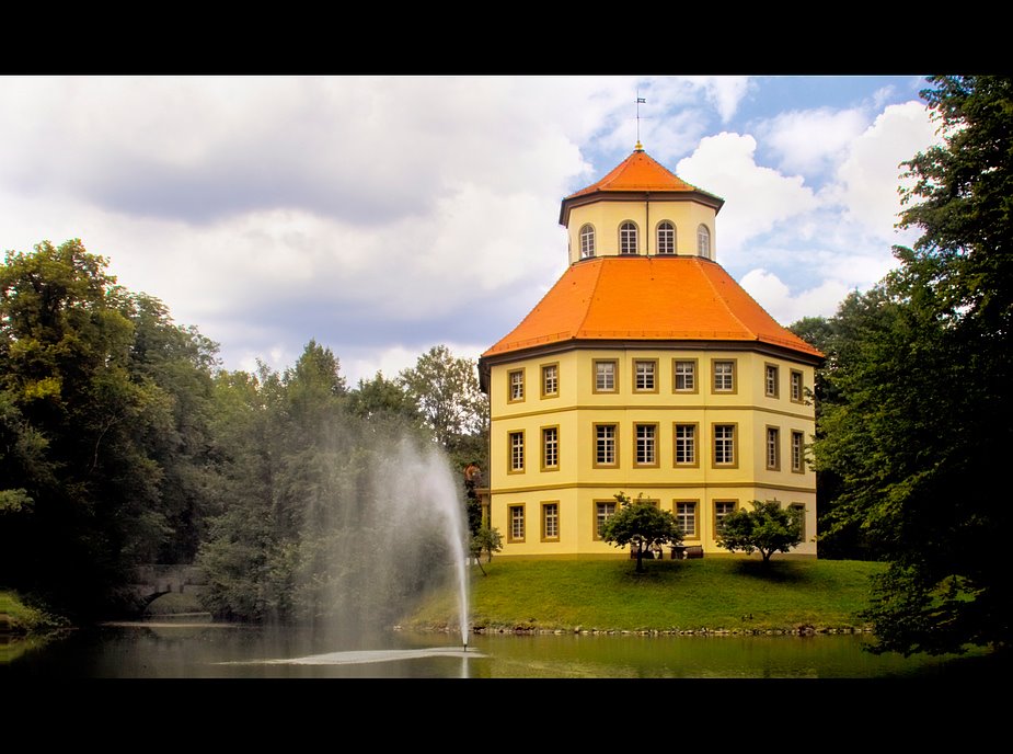 Rathaus Oppenweiler by Hans Dobrowitz