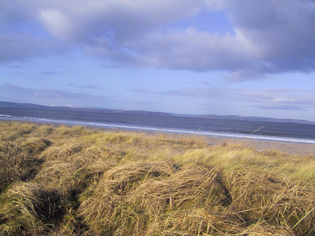 Looking away from Nairn by fitzyt