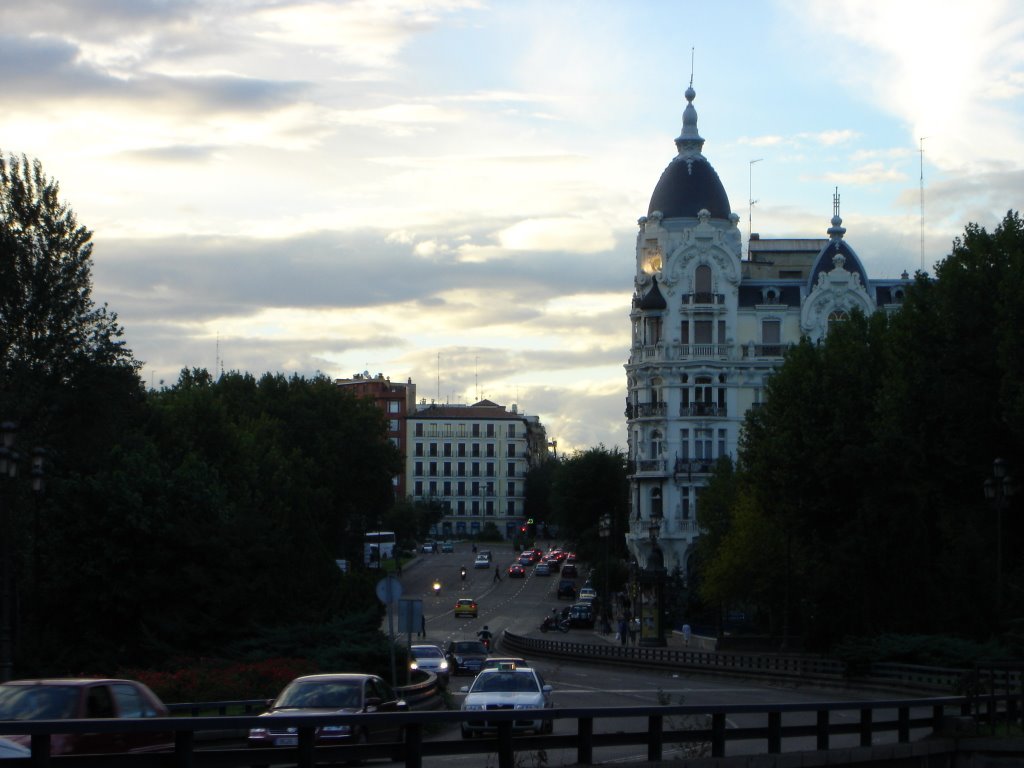 Calle Ferraz al fondo by Cenit