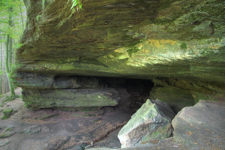 Eingang zur Höhle by Josef Baumgärtner