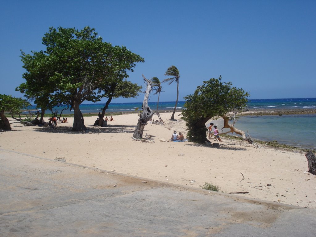 Playa Habana by Marcelo L. Cruz