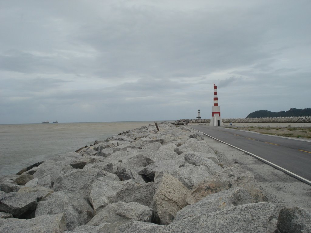 Pier & Lighthouse - © Émerson-V by Émerson-V