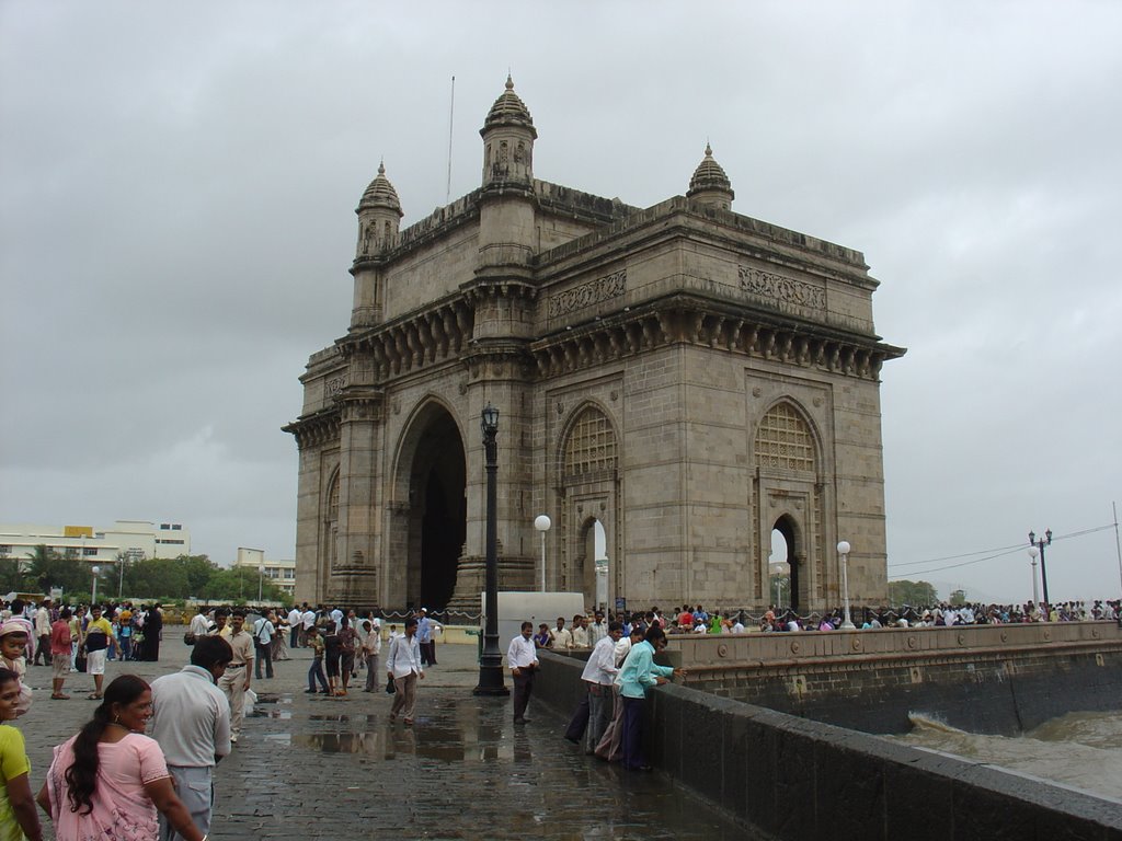 Mumbai, Gate of India by Holger Fritsch