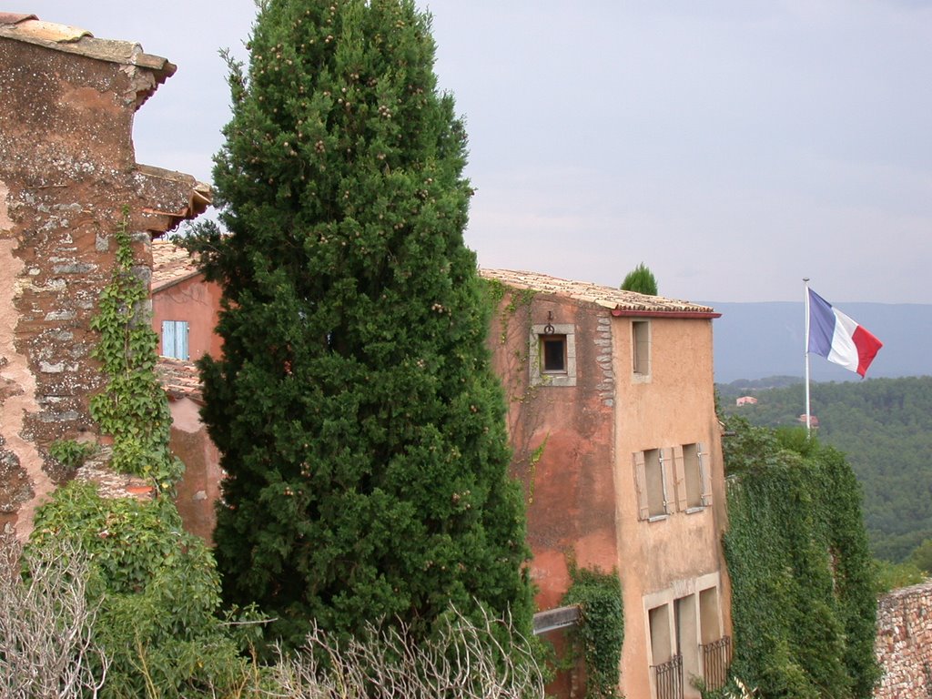 Village de Roussillon, Provence-Alpes, Côte d Azur, 2002 by Roberto_R_Pereira