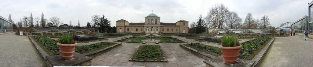 Herrenhauser Kleiner Garten by Bernd Frenser