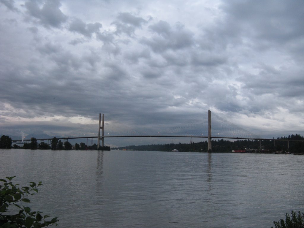 Panorama of the Alex Fraser Bridge looking north, up the river. by a3a35919