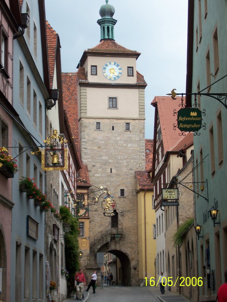 Rothenburg ob der Tauber by Gino Vivi