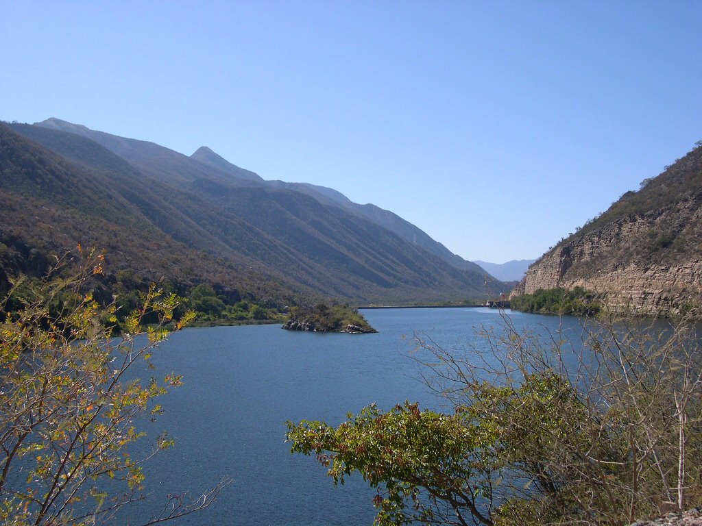 Peñas Blancas by Eduardo Llimos