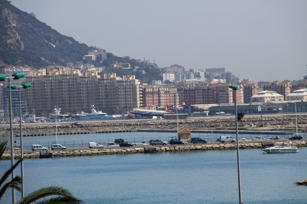 Aterragem Gibraltar by António Carlos Morei…