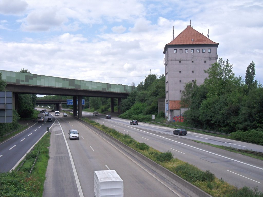 Unten A40, darüber A3, am Wegesrand Bunker Werthacker by parcelpanic