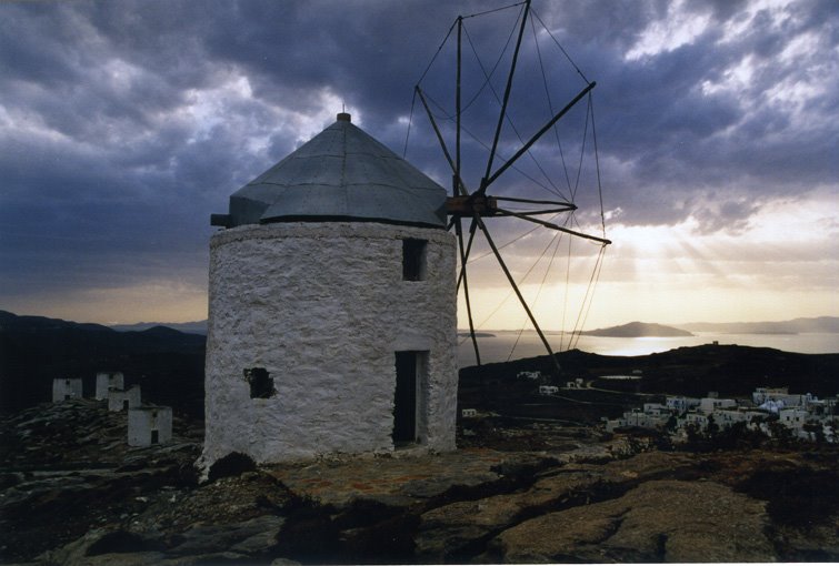 Windmills in Hora by labrostsakrilis