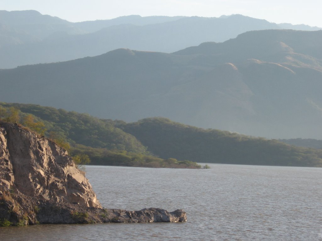 Perspectiva del embalse by Ignacio Campos Cerano