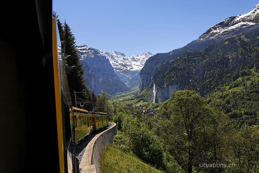 Lauterbrunnen von dem Zug by atame