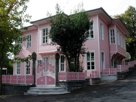 Pembe Köşk - Emirgan Korusu by Erkan Ozturk