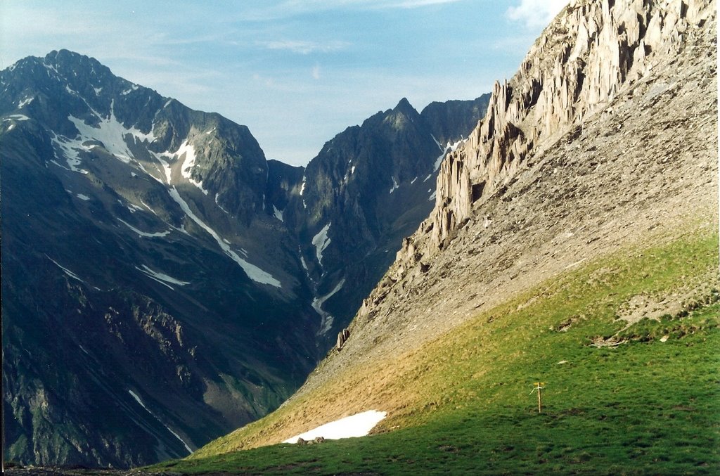 Col de côte Belle. Vue vers le col de la Muzelle. by Vincent Gautier