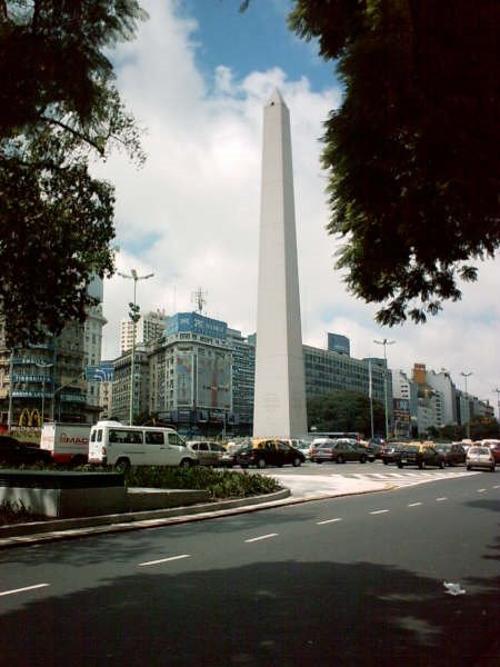 OBELISCO DE LEJOS by sebastianglenz