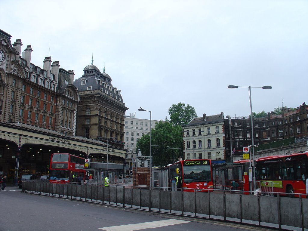 Victoria station by Allen Xie