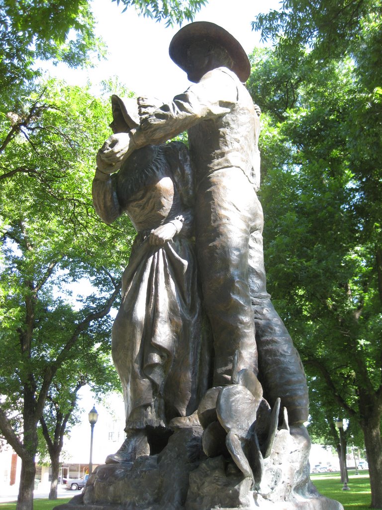 Pioneers statue by cwoods