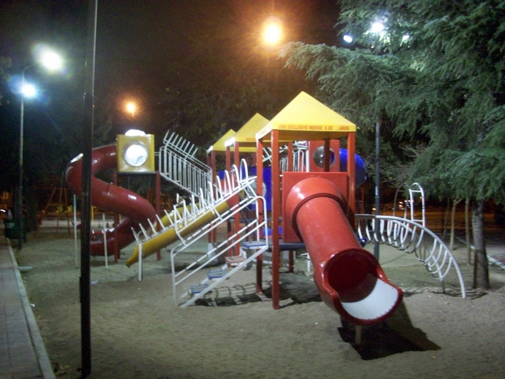 Plaza Jerónimo Del Barco de noche. (foto: Frank Boore).- by Frank Boore