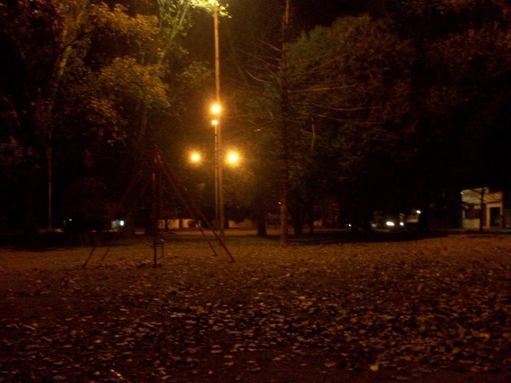 Plaza Jerónimo Del Barco de noche. (foto: Frank Boore).- by Frank Boore