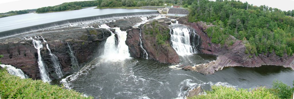 Charny, Levis, QC, Canada by Daniel Archambault