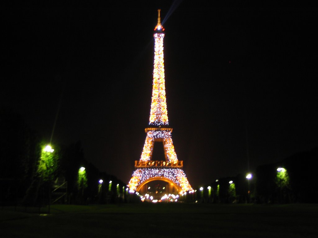 Le Tour Eiffel 2003 JR by Joao Robson