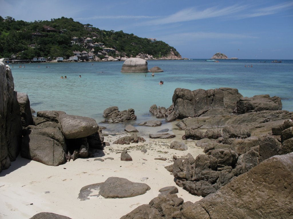 Beach on Koh Tao by Jean-Georges Lester